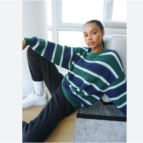 Aritzia Tna Century Sweater - Picture 4 of 11